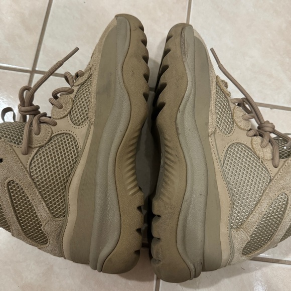 Yeezy boots - Picture 4 of 8